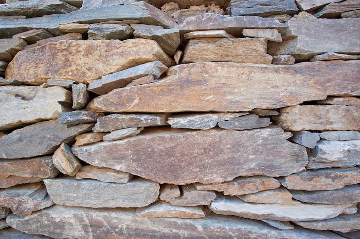 Piedra irregular para fachadas: ¿qué elegir?